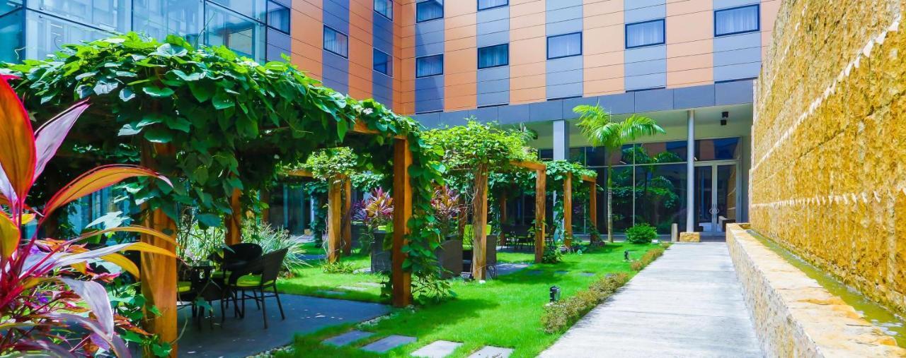 Radisson Blu Hotel, Abidjan Airport מראה חיצוני תמונה